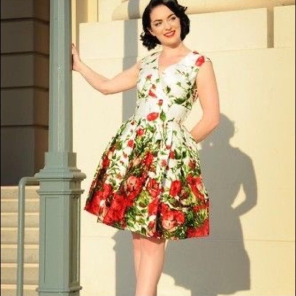 NWT PINUP COUTURE Sadie Poppy Floral White Red A-line Retro Vintage Size XS